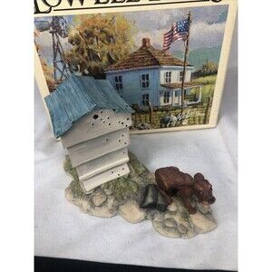 Making A Beeline Lowell Davis Schmid RFD America Figurine Dog Beehive 225274
